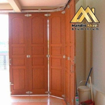 Tukang pintu Lipat garasi mobil